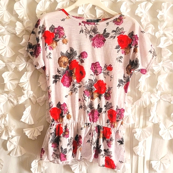 Pop Star Tops - BEAUTIFUL Elegant and Romantic Rose Covered Romantic Floral Peplum Top